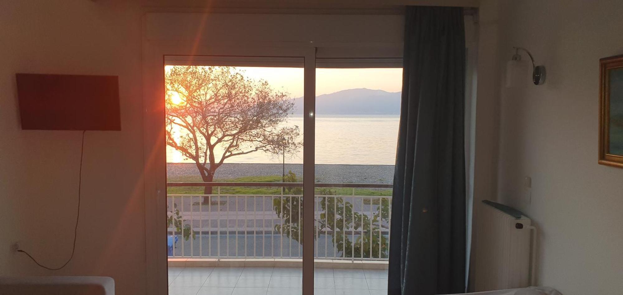 Nafpaktos Beach House Sea View Apartment First Floor Exterior foto