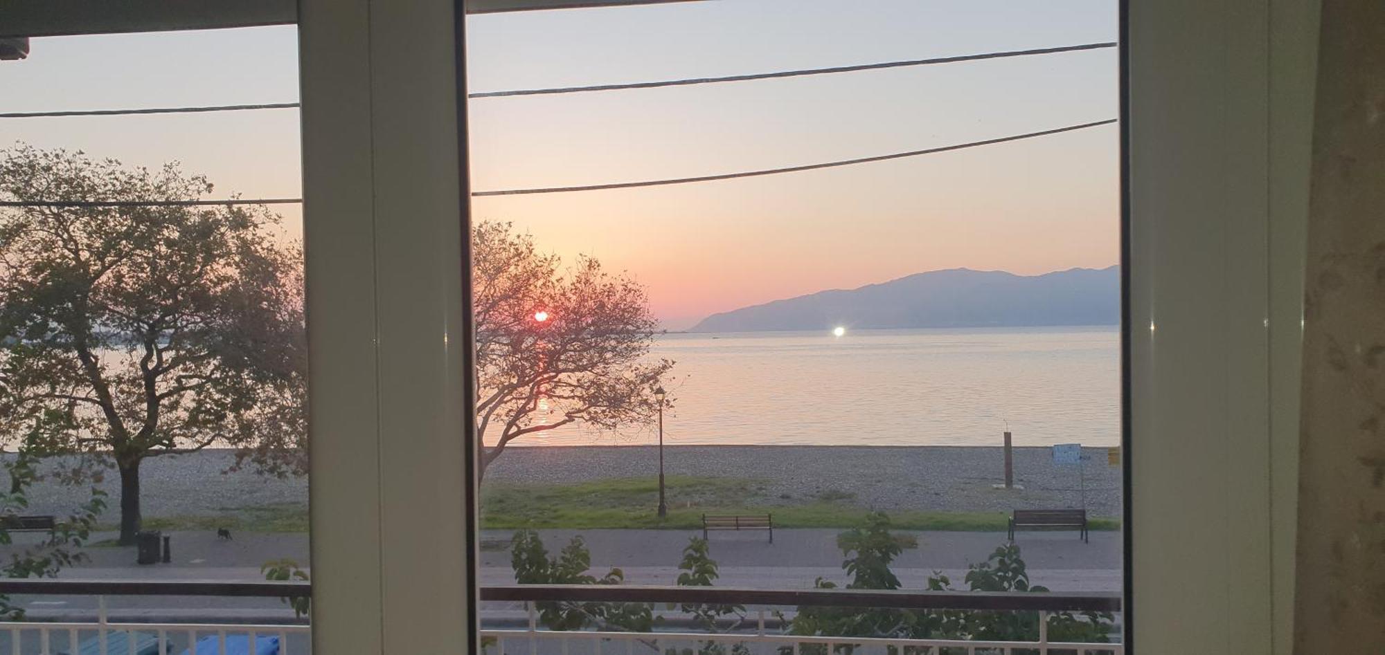 Nafpaktos Beach House Sea View Apartment First Floor Exterior foto